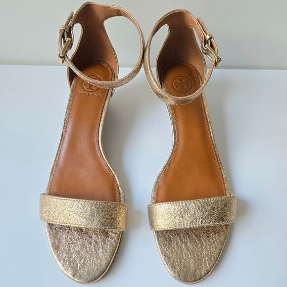 Tory Burch NEW Savannah Wedge Cracked Gold Leather Sandal Womens Size 9.5 NWOT - Picture 3 of 15
